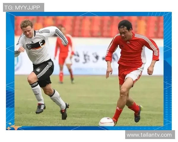 足球明星的辉煌历程与场外生活揭秘，展现他们的奋斗与荣耀